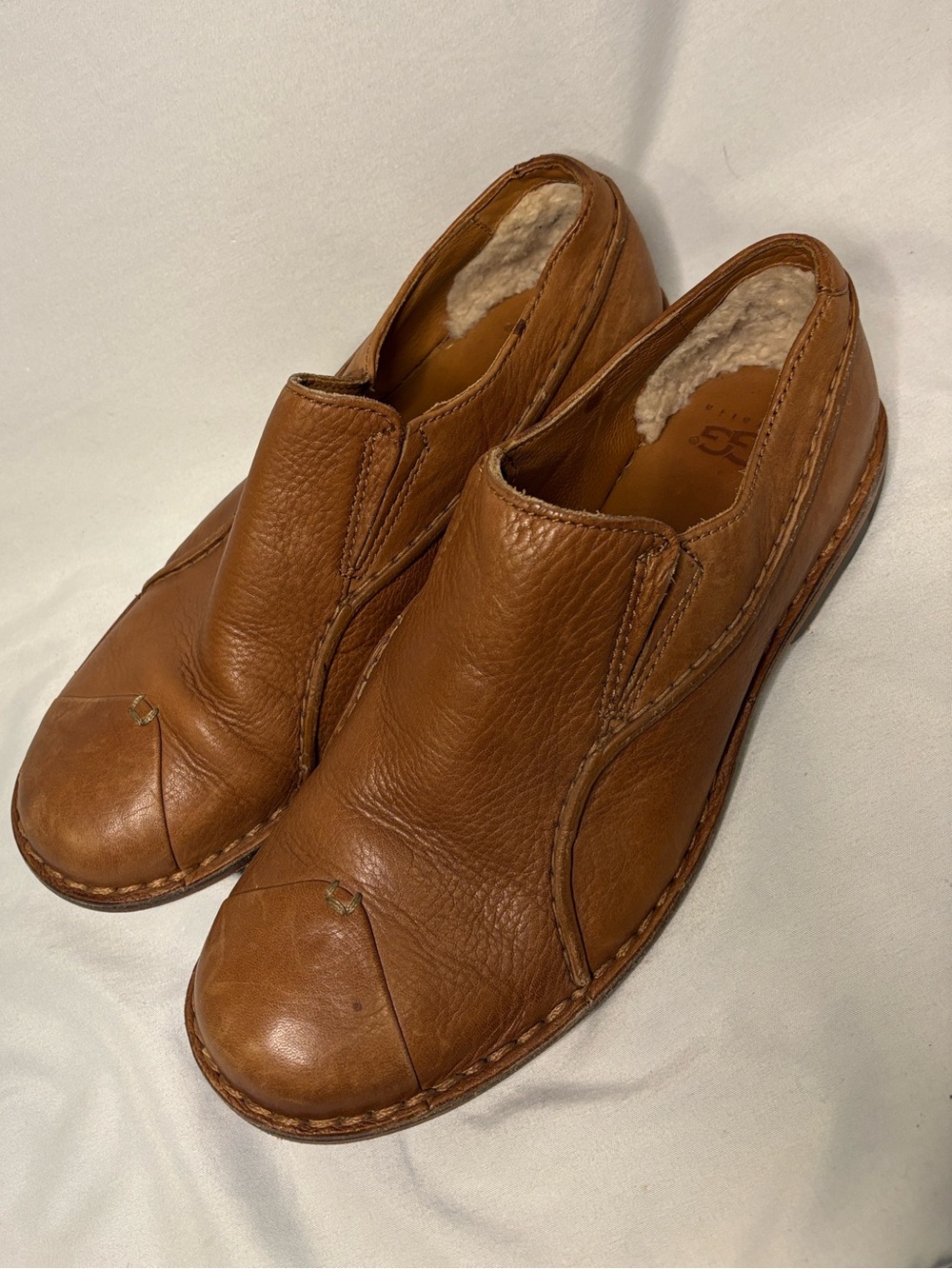 Ugg Brown Men's leather slip-on loafer Size 9